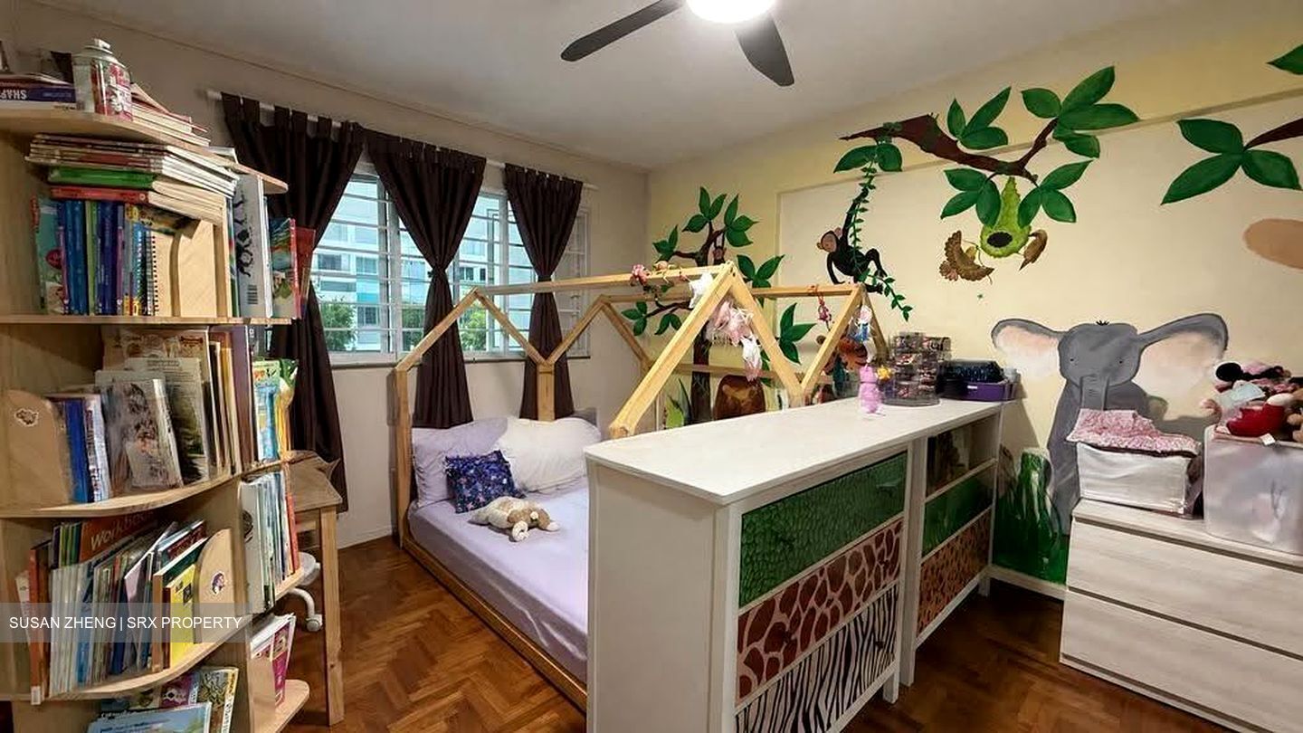 Blk 327 Jurong East Street 31 (Jurong East), HDB Executive #613226351